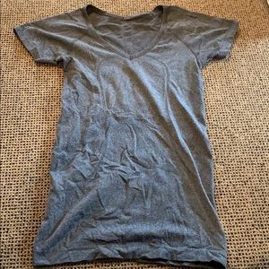 GRAY LULULEMON SHORT SLEEVE SHIRT SIZE 4!!
